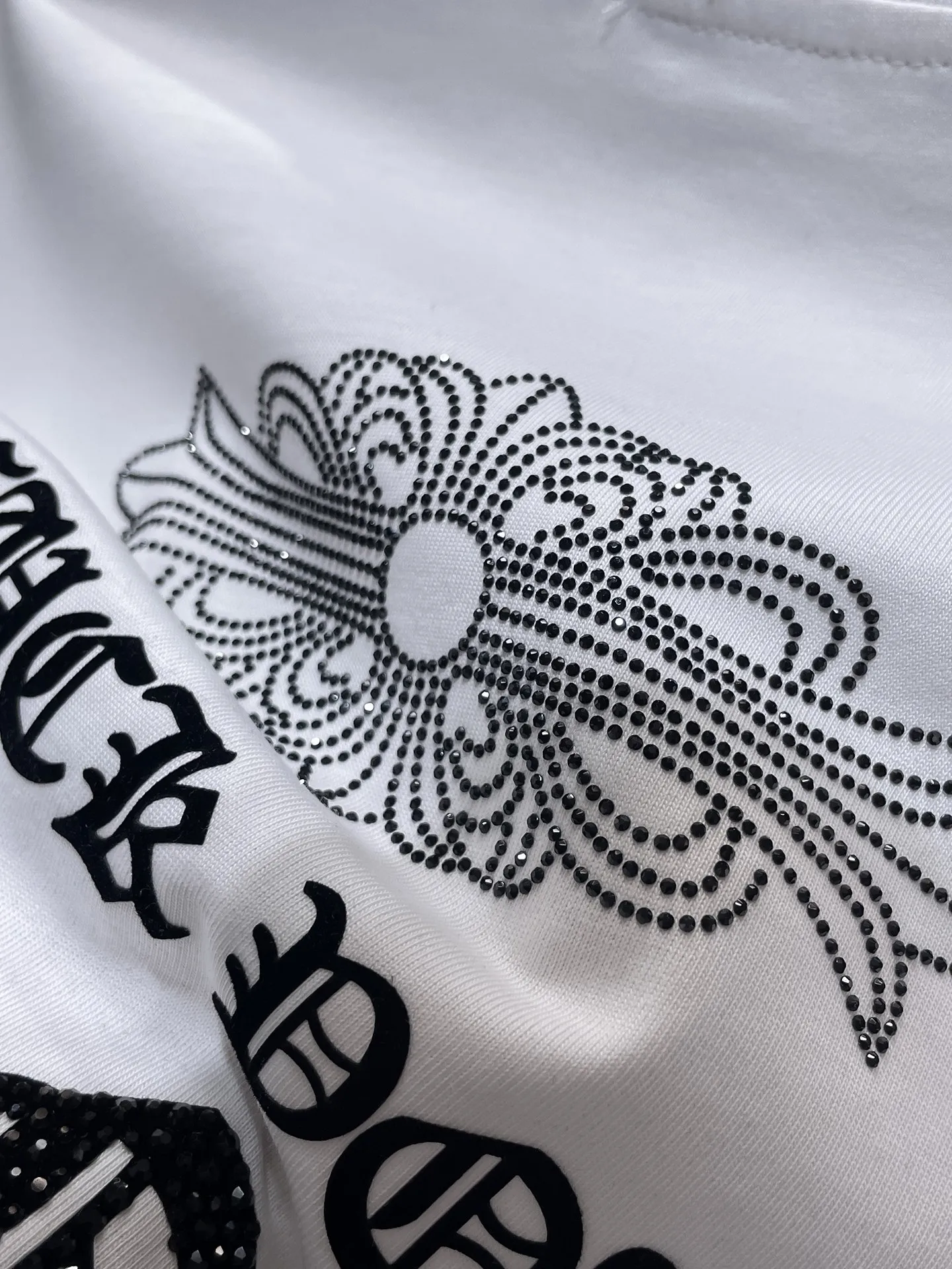 P170 New for summer Chrome Hearts 25ss Engraved film hot diamond version High gram weight environmentally friendly high-quality top fabric 280g Heavy hot diamond horseshoe Sanskrit letter cross short sleeves counter synchronization 1:1 replica version Recommended colors: black white gray code size: S, M, L, XL